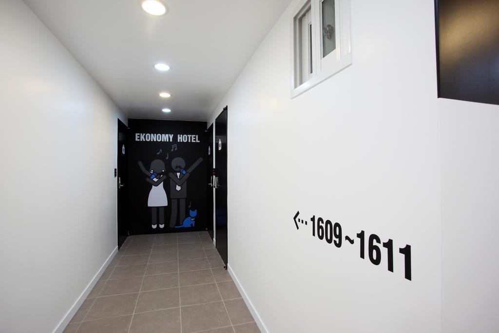 Ekonomy Hotel Myeongdong Central Seoul Exterior photo