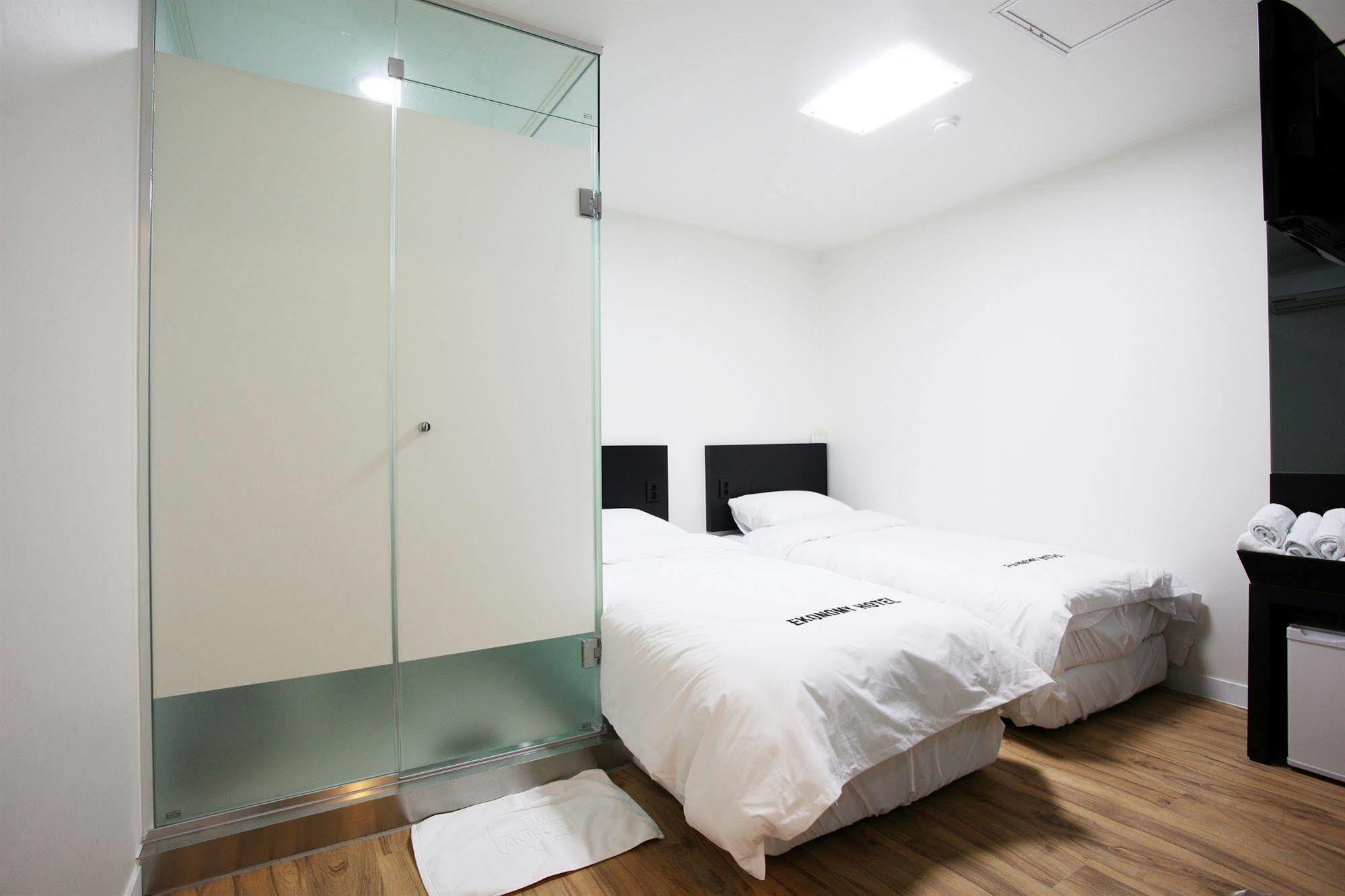 Ekonomy Hotel Myeongdong Central Seoul Exterior photo