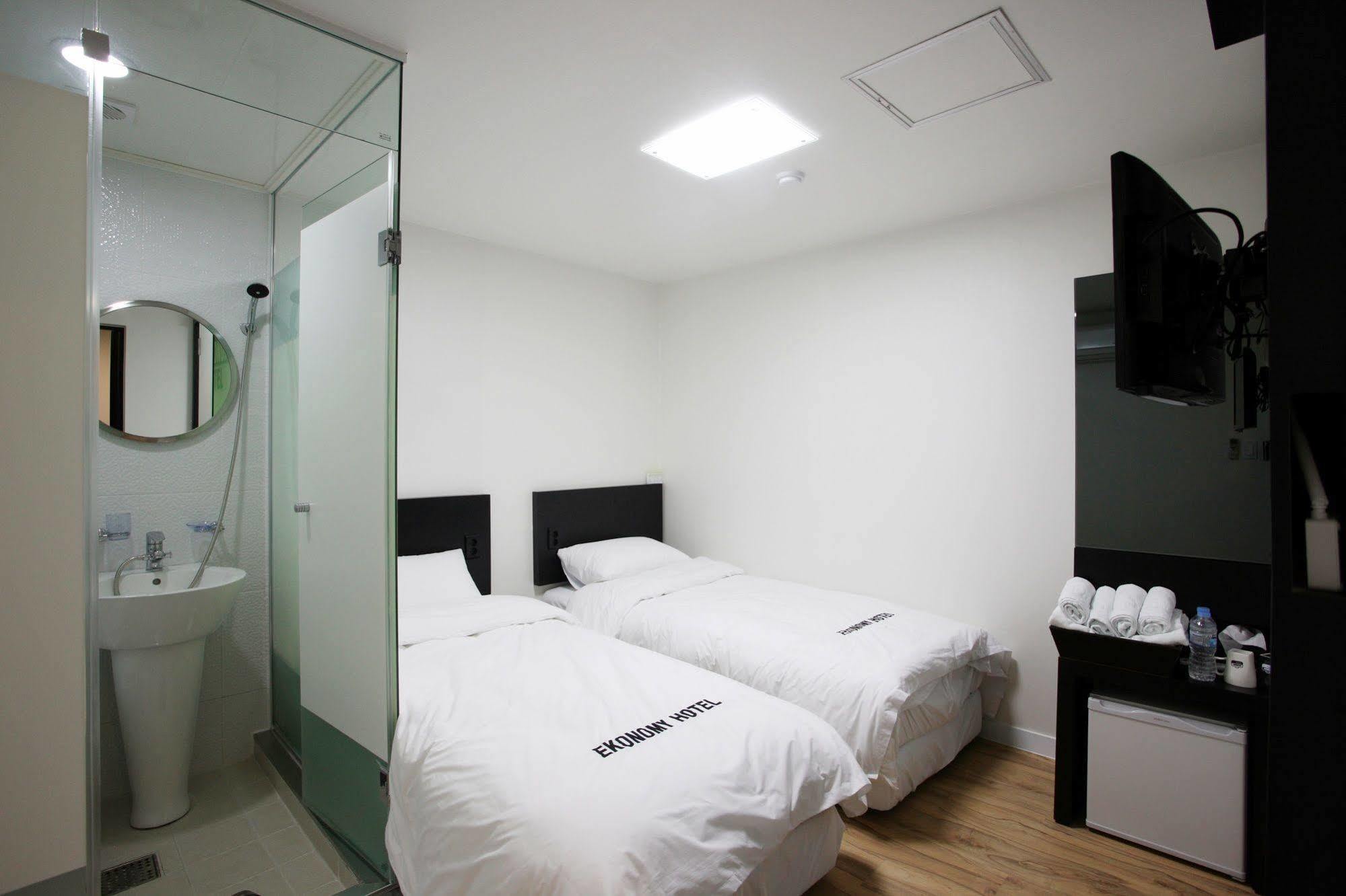 Ekonomy Hotel Myeongdong Central Seoul Exterior photo