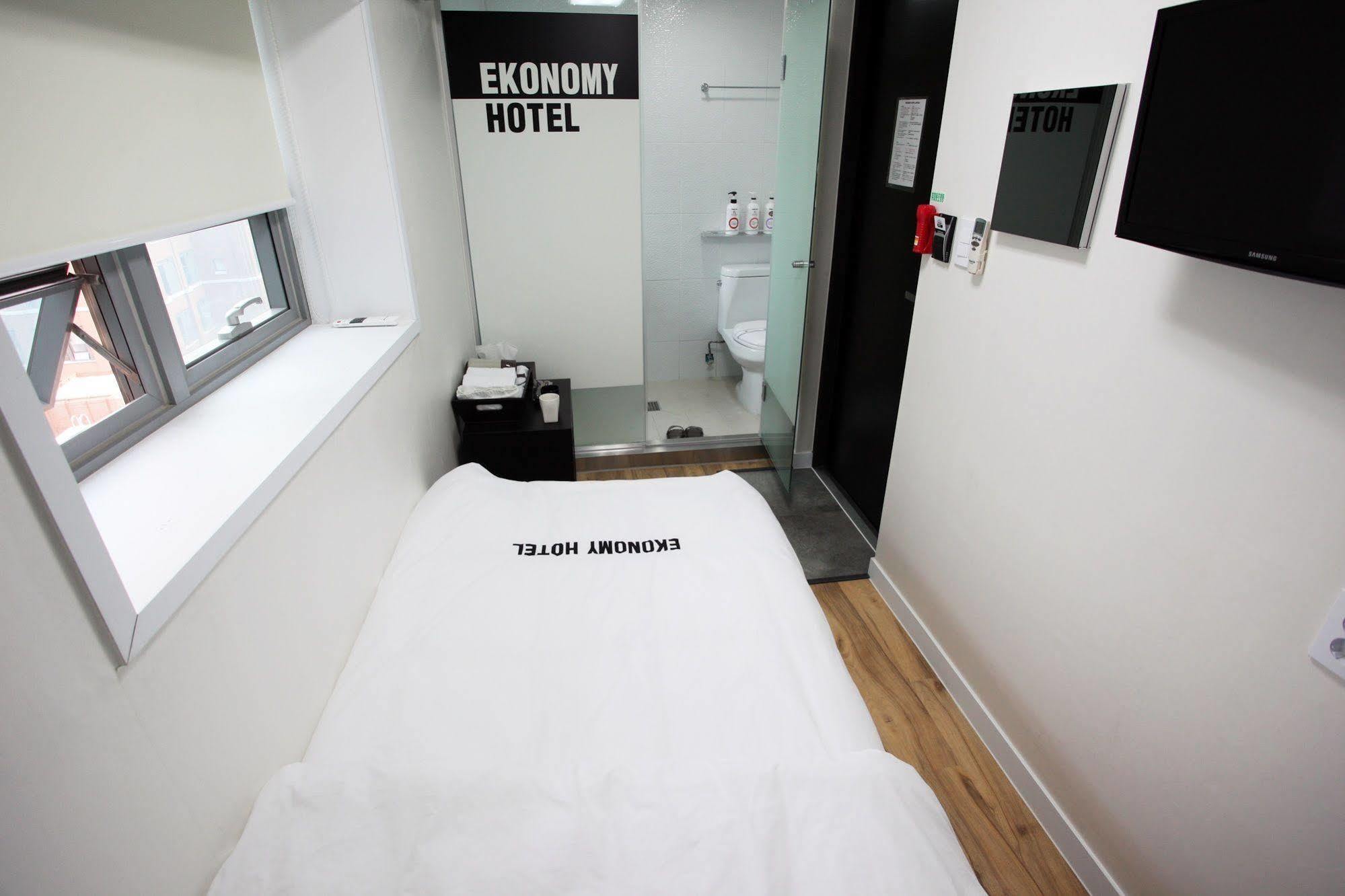 Ekonomy Hotel Myeongdong Central Seoul Exterior photo