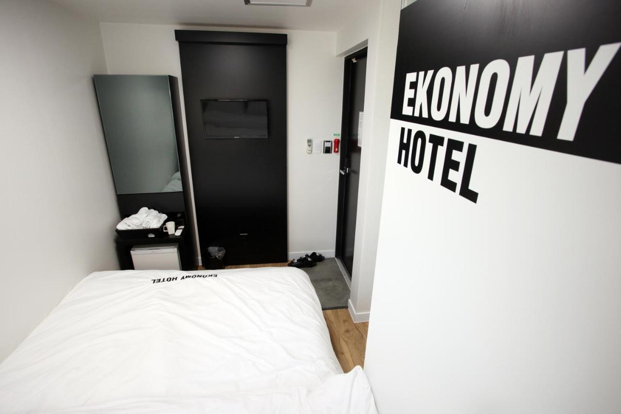Ekonomy Hotel Myeongdong Central Seoul Exterior photo
