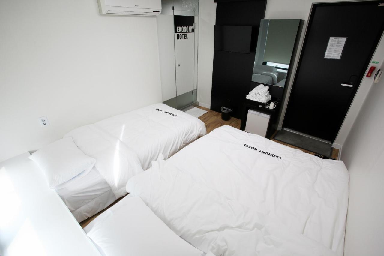 Ekonomy Hotel Myeongdong Central Seoul Exterior photo