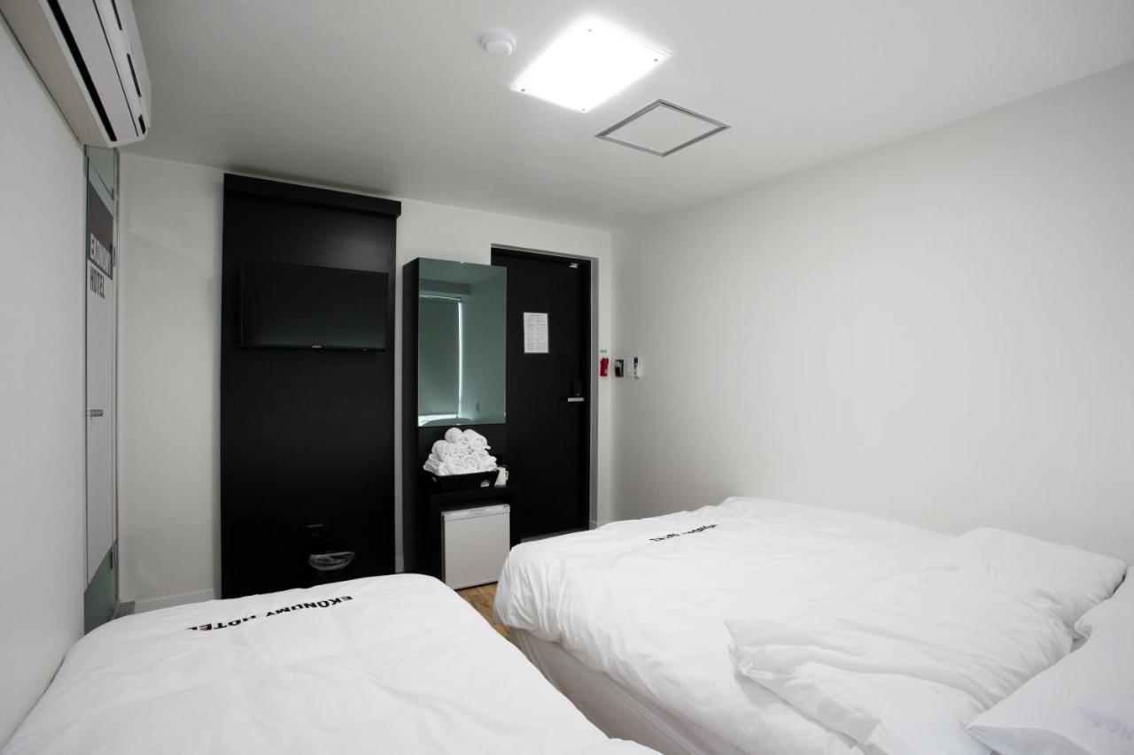 Ekonomy Hotel Myeongdong Central Seoul Exterior photo
